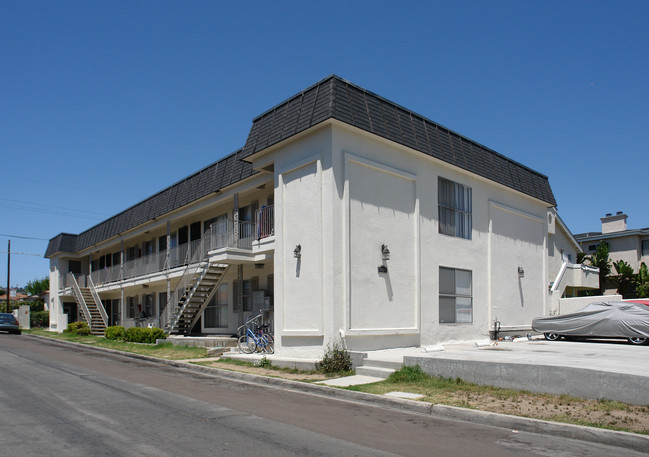 936 Loring St in San Diego, CA - Foto de edificio - Building Photo