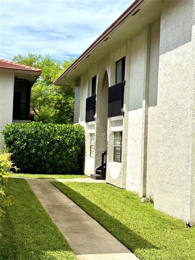 3032 Coral Ridge Dr in Coral Springs, FL - Building Photo - Building Photo