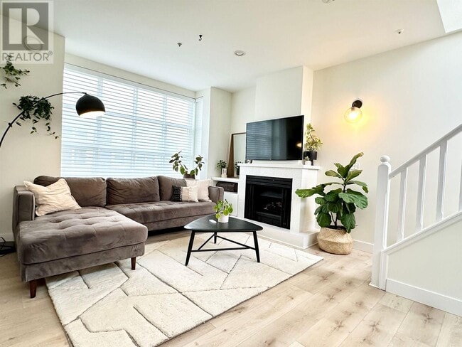 property at 655-655 W 7th Ave