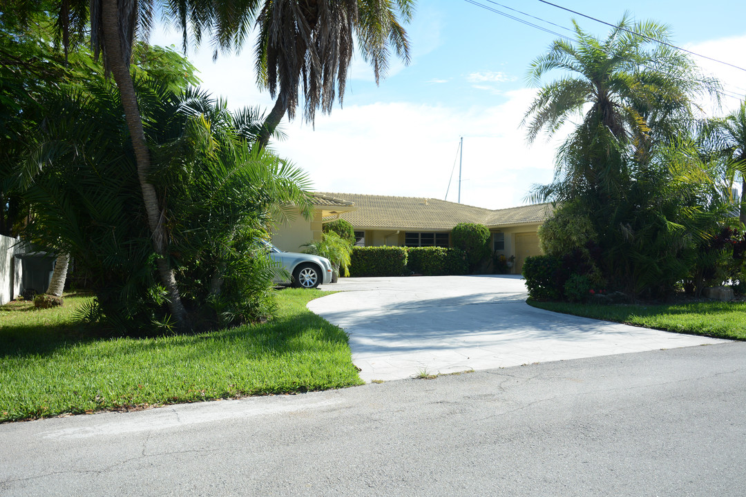 2760 NE 29th St in Lighthouse Point, FL - Building Photo