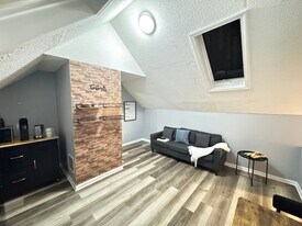 23 Pond Lily Ave in New Haven, CT - Building Photo