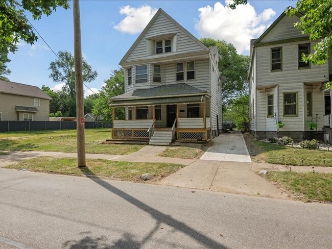 property at 10622 Hathaway Ave