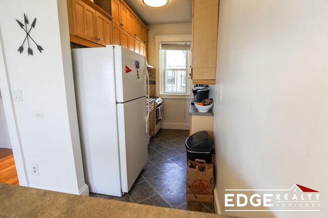 1564 Commonwealth Ave, Unit 9 in Boston, MA - Foto de edificio - Building Photo
