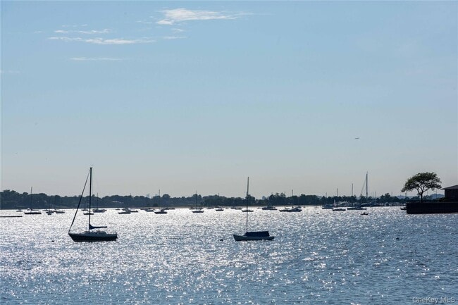 372 Main St in Port Washington, NY - Building Photo - Building Photo