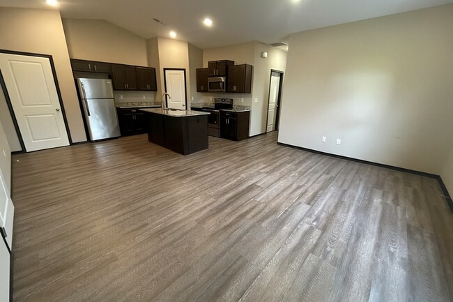 619-621 N Grandstone St in Kechi, KS - Building Photo - Building Photo