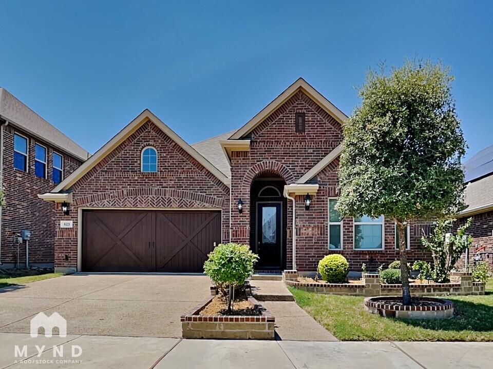 523 Pineview Dr in Euless, TX - Building Photo