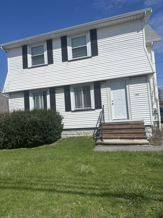 795 E 222nd St in Euclid, OH - Building Photo