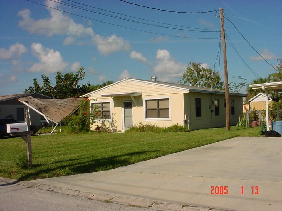 308 Jonquil Ln in Melbourne, FL - Building Photo