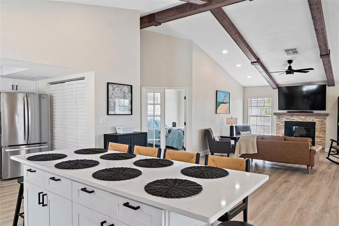 7615 Coquina Way in St Pete Beach, FL - Foto de edificio