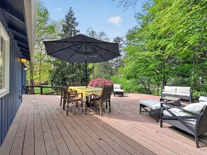 5701 SW Hamilton St in Portland, OR - Building Photo - Building Photo