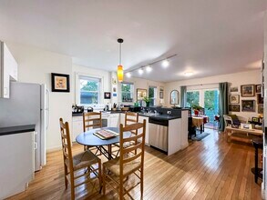12 Sycamore Rd in Quincy, MA - Building Photo - Building Photo