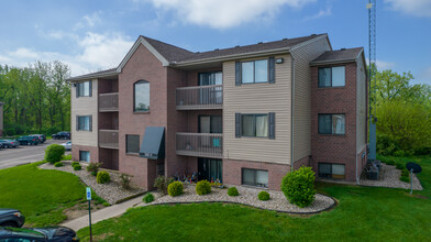 Brookstone Apartments in Bellefontaine, OH - Foto de edificio - Building Photo