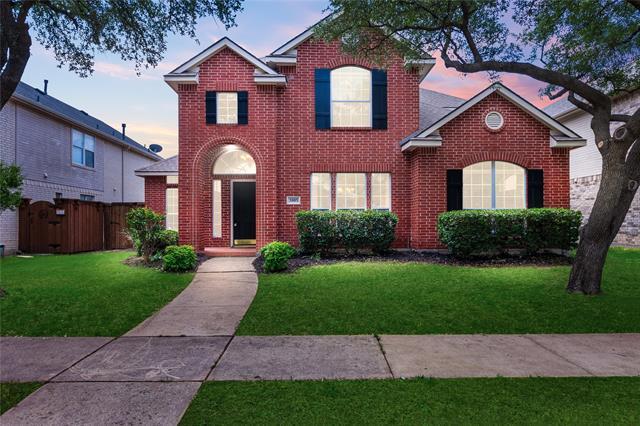 3805 Red Oak Trail in The Colony, TX - Foto de edificio