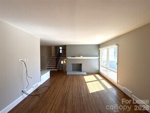 2821 Sunset Dr in Charlotte, NC - Building Photo - Building Photo