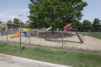 Aggie Village Family Apartments in Fort Collins, CO - Foto de edificio - Building Photo