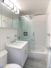 E 16 ST, Unit 18J in New York, NY - Building Photo - Building Photo