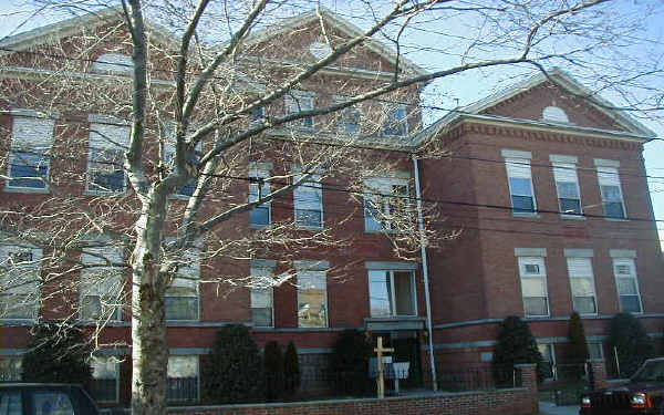 Regency in Elizabeth, NJ - Building Photo