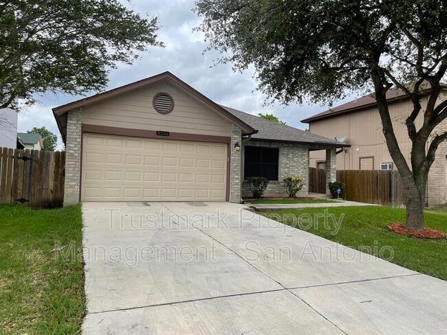 8335 Bent Meadow Dr in Converse, TX - Building Photo - Building Photo