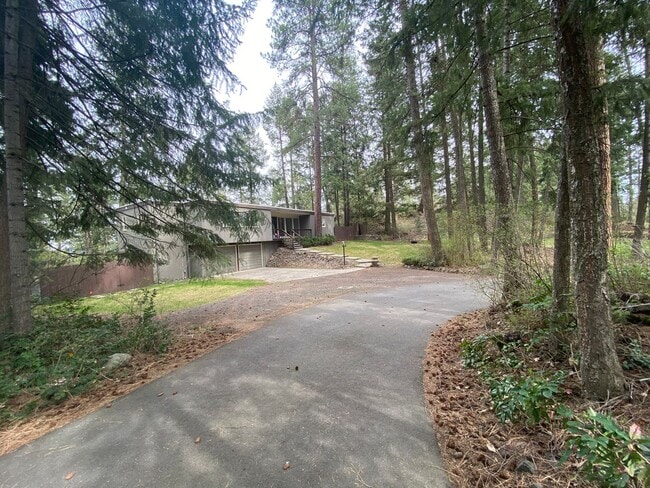 1510 W Forest Hills Ct in Spokane, WA - Building Photo - Building Photo