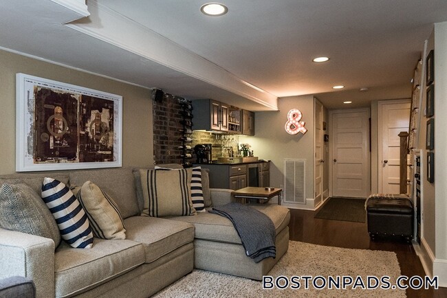 1 Greenwich Ct in Boston, MA - Building Photo - Building Photo