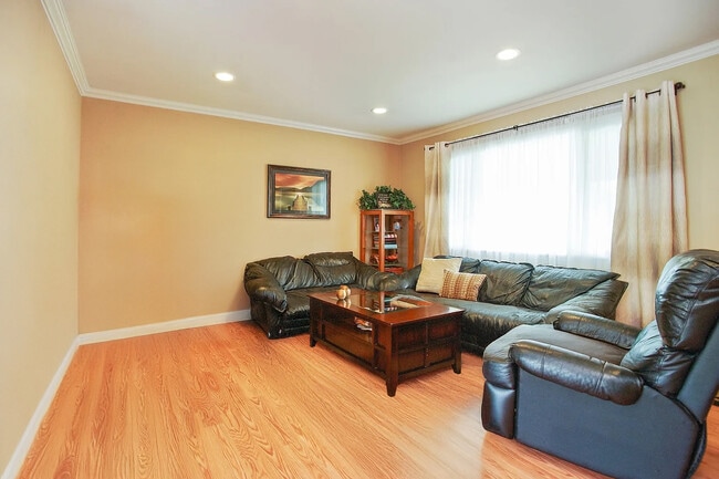 944 Victoria Ln in Elk Grove Village, IL - Building Photo - Building Photo