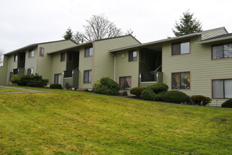 Tamarack Apartments in Bremerton, WA - Foto de edificio - Building Photo