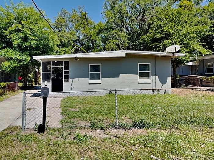 1741 Brewster Rd in Jacksonville, FL - Foto de edificio