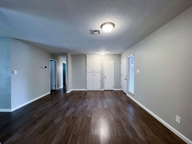 432 Holland Dr in West Sacramento, CA - Building Photo - Building Photo