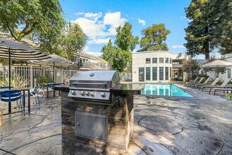 Boulevard in Fremont, CA - Foto de edificio - Building Photo