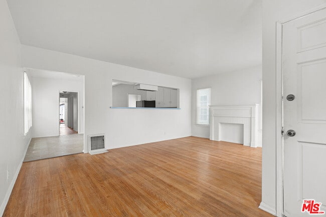 11813 Gateway Blvd in Los Angeles, CA - Building Photo - Building Photo