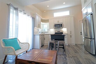 2310 McDuffie St in Houston, TX - Building Photo - Building Photo