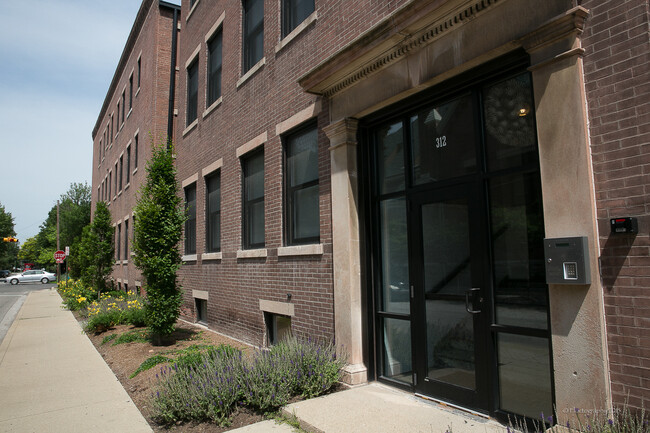 312 E 13th St, Unit 312 E 13th  7 in Indianapolis, IN - Foto de edificio - Building Photo