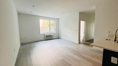 43-45 W 32nd St-Unit -206 in Bayonne, NJ - Building Photo - Building Photo