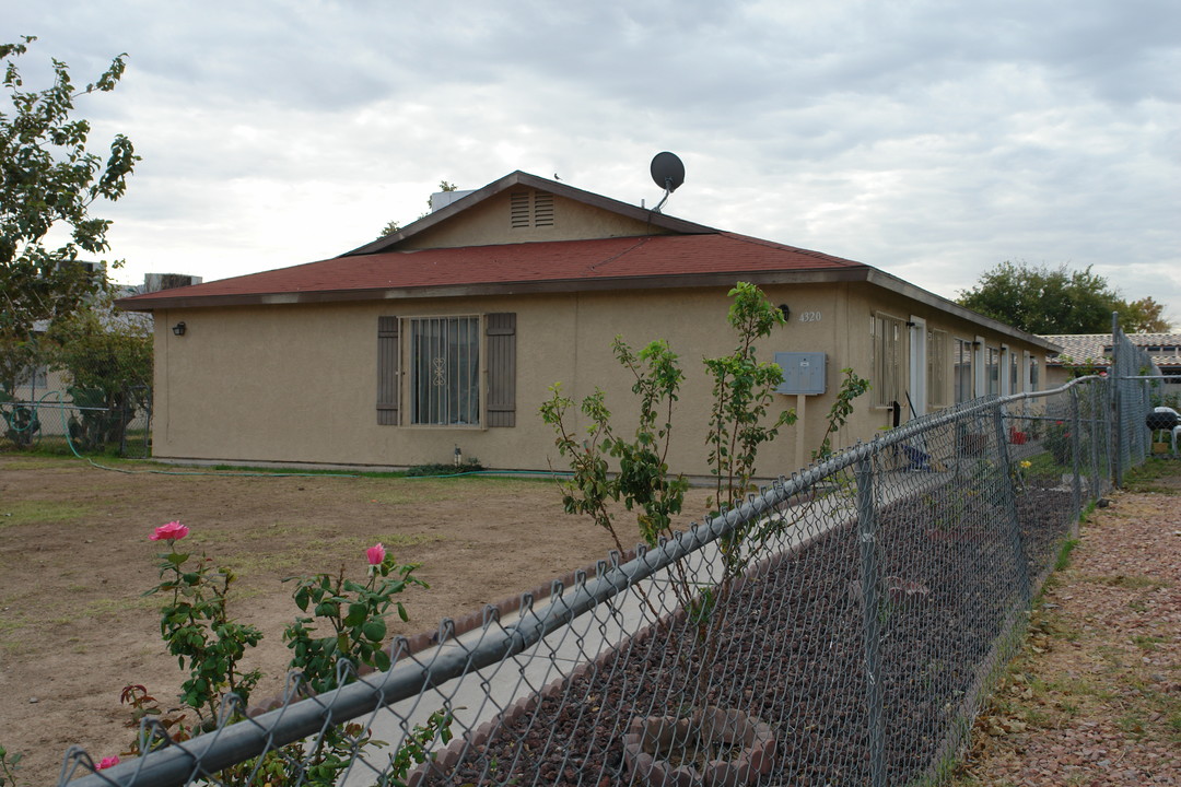 Stewart Arms in Las Vegas, NV - Building Photo