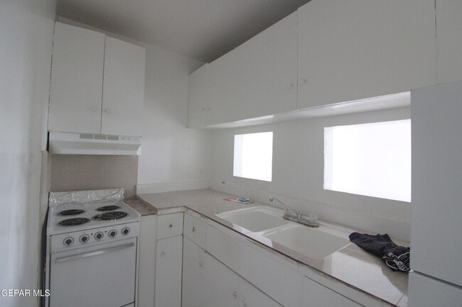 5200 Carousel Dr in El Paso, TX - Building Photo - Building Photo