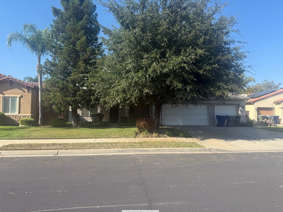 958 Ryan Ave in Clovis, CA - Building Photo
