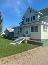 1003 Douglas St in Stanton, NE - Building Photo - Building Photo