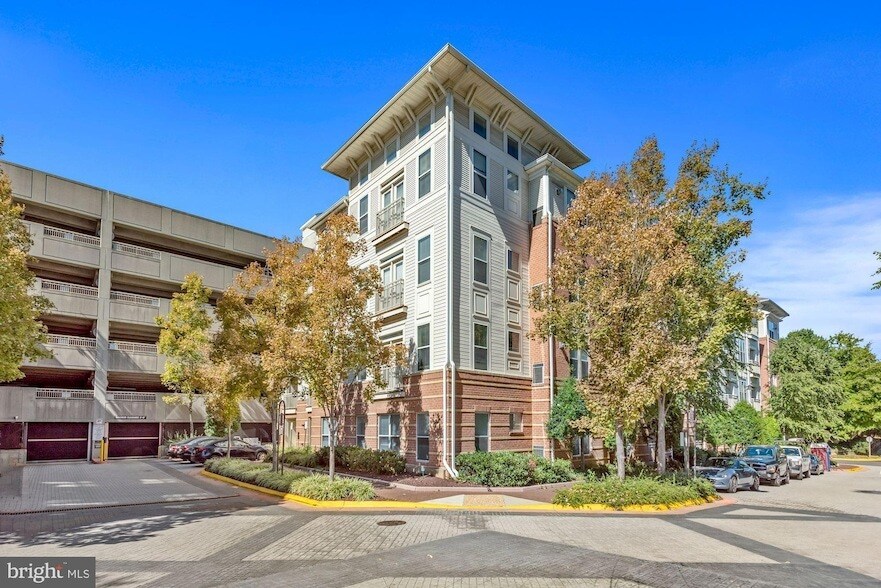 2765 Centerboro Dr, Unit 347 in Vienna, VA - Building Photo