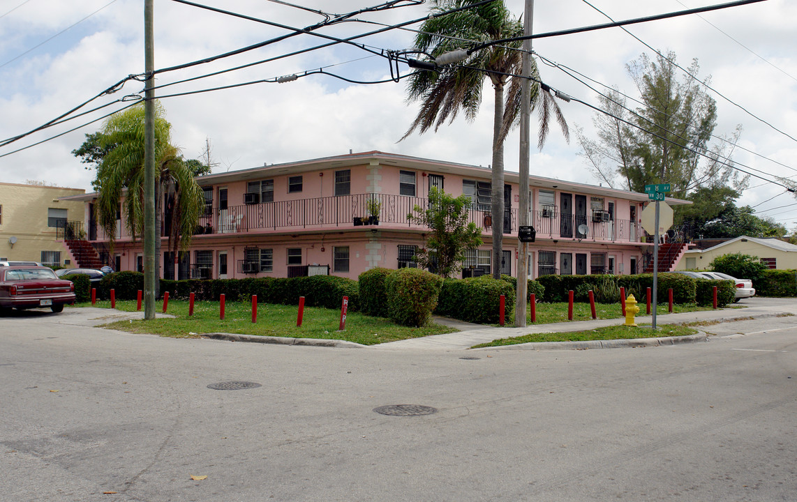 3015 NW 8th Ave in Miami, FL - Building Photo