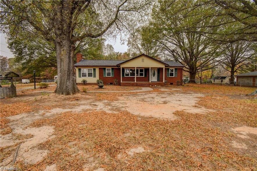 9833 McNeil Rd, Unit 4 in Kernersville, NC - Building Photo