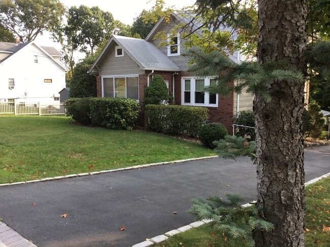 24 Hillside Dr, Unit Second floor