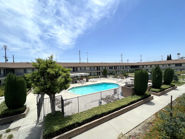 Casitas de Seville Apartments in Buena Park, CA - Foto de edificio - Building Photo