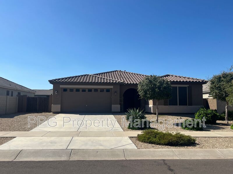 16371 W Mesquite Dr in Goodyear, AZ - Building Photo