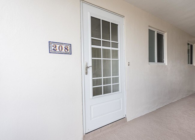 2501 S Ocean Blvd-Unit -2080 in Boca Raton, FL - Foto de edificio - Building Photo