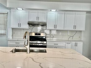826 Oldfield Road in Fairfield, CT - Building Photo - Building Photo
