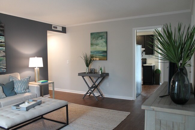 Palmilla Apartments in Charleston, SC - Foto de edificio - Building Photo