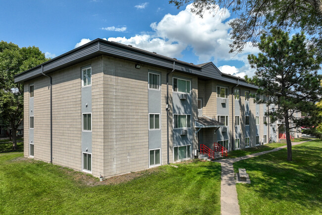 The Arbors at McCormick Park in Fargo, ND - Building Photo - Building Photo