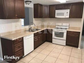 8733 Roble Way in Port Richey, FL - Building Photo - Building Photo