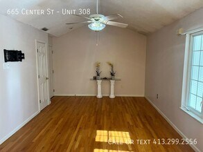 665 Center St in Ludlow, MA - Foto de edificio - Building Photo