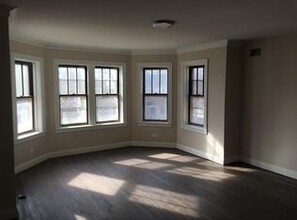 4447 N Rockwell, Unit 2 in Chicago, IL - Foto de edificio - Building Photo